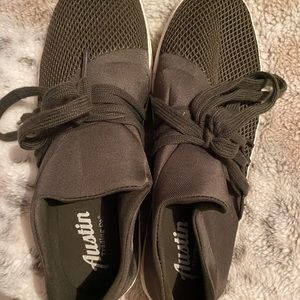 Women’s Slip-On Sneakers